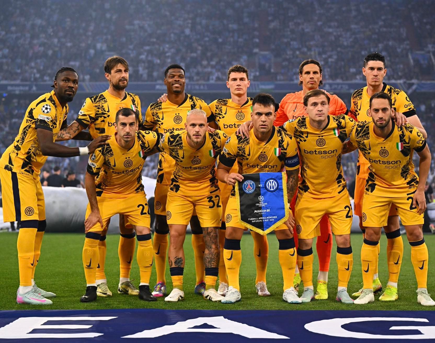 窗口期德国杯焦点战，AC米兰官宣签约，话题不断，阵容厚度经受考验(绿色军衣二重唱)