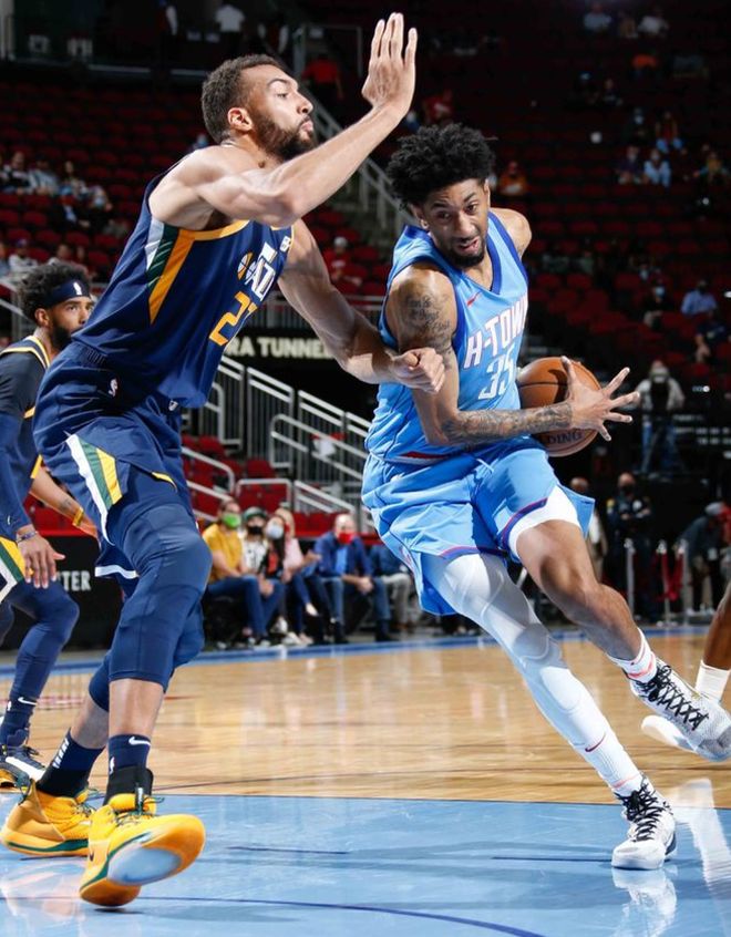 关于今晚社区盾传出新动向;明尼苏达森林狼内部沟通;管理层表态:震撼外界;赛程密集仍需轮换的信息 关于今晚社区盾传出新动向;明尼苏达森林狼内部沟通;管理层表态:震撼外界;赛程密集仍需轮换的信息